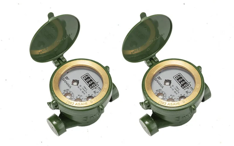 Đồng hồ nước dân dụng thân xanh gắn trên đường ống cần tháo ra để kiểm tra và vệ sinh định kỳ